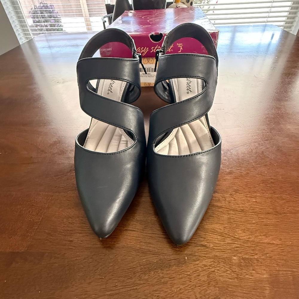 Easy Street Navy Venue pump size 9.5 wide